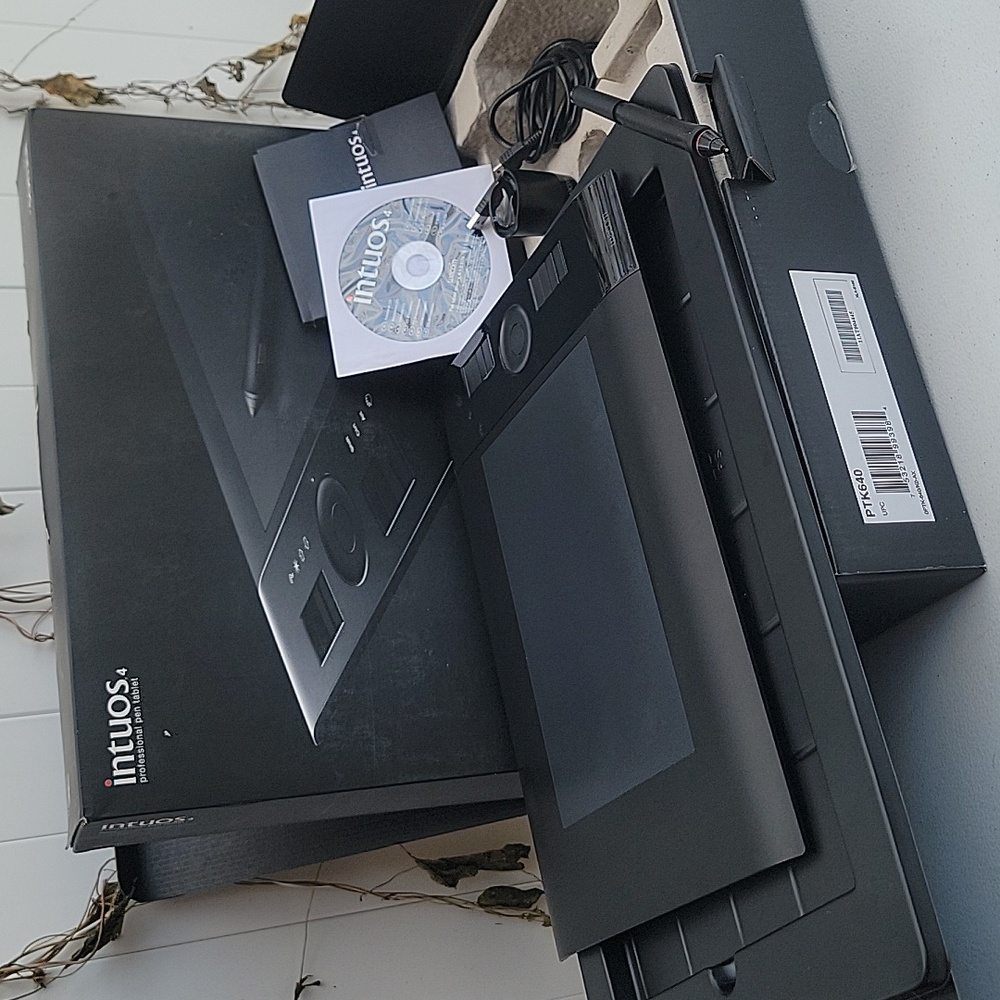 Wacom Intuos4 Professional Pen Tablet Model PTK640 Medium